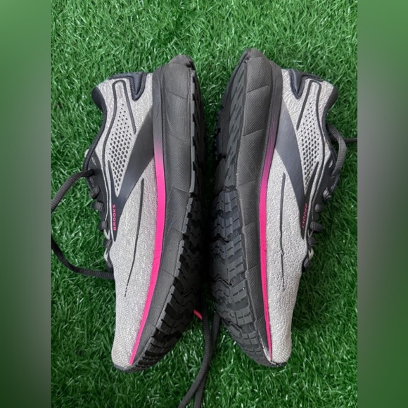 Brooks Women's Running Shoes -‎ Gray and Pink Size 5.5 - Picture 5 of 7
